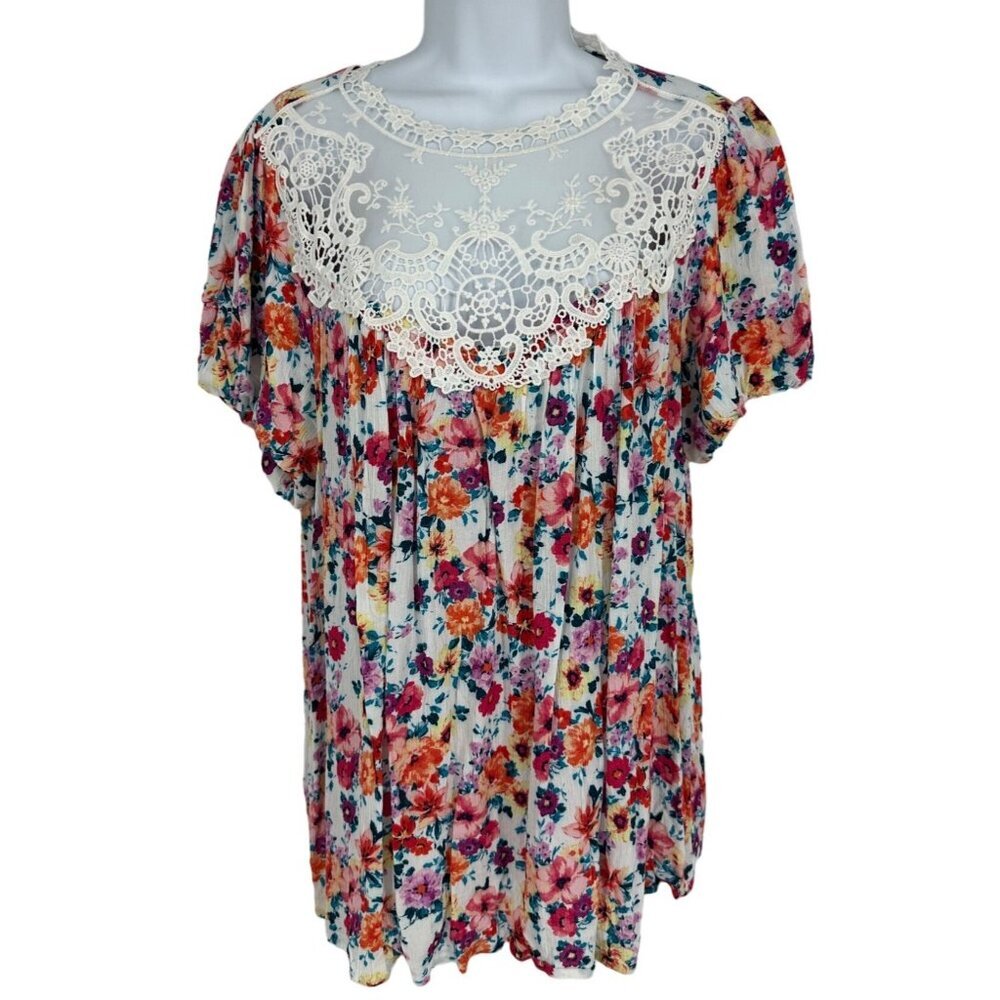 Torrid Short Sleeve Keyhole Neck Crinkle Gauze Crochet Detail Top Size L